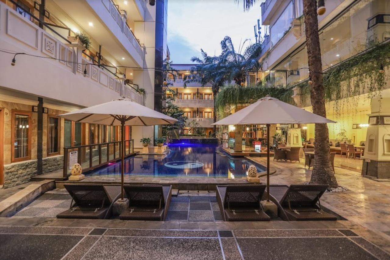 Famous Hotel Kuta Formerly Permata Kuta Hotel Exterior photo