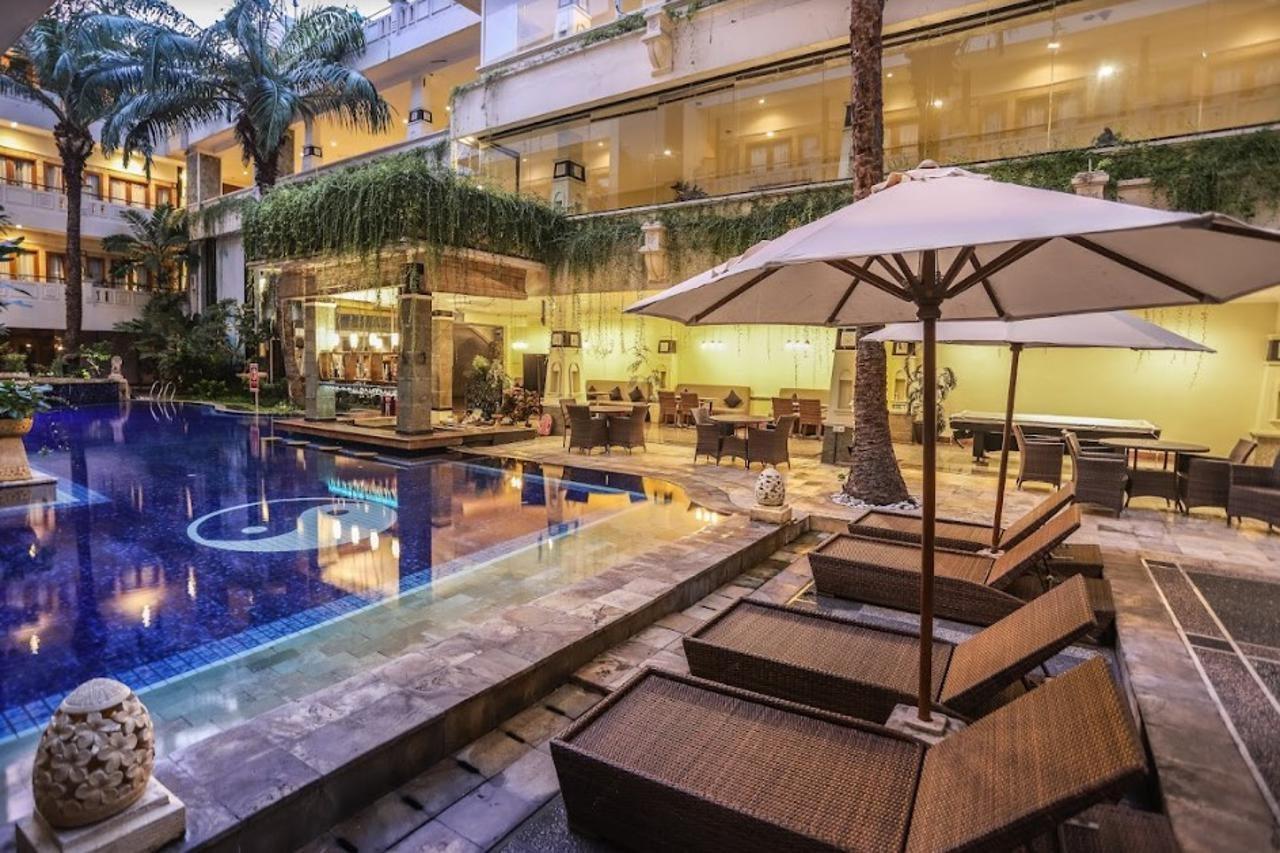 Famous Hotel Kuta Formerly Permata Kuta Hotel Exterior photo