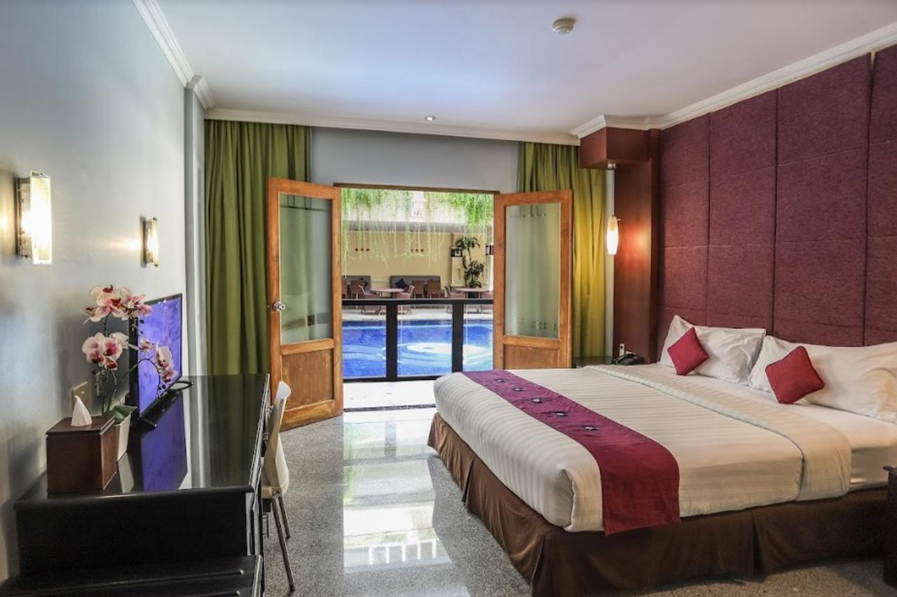 Famous Hotel Kuta Formerly Permata Kuta Hotel Exterior photo