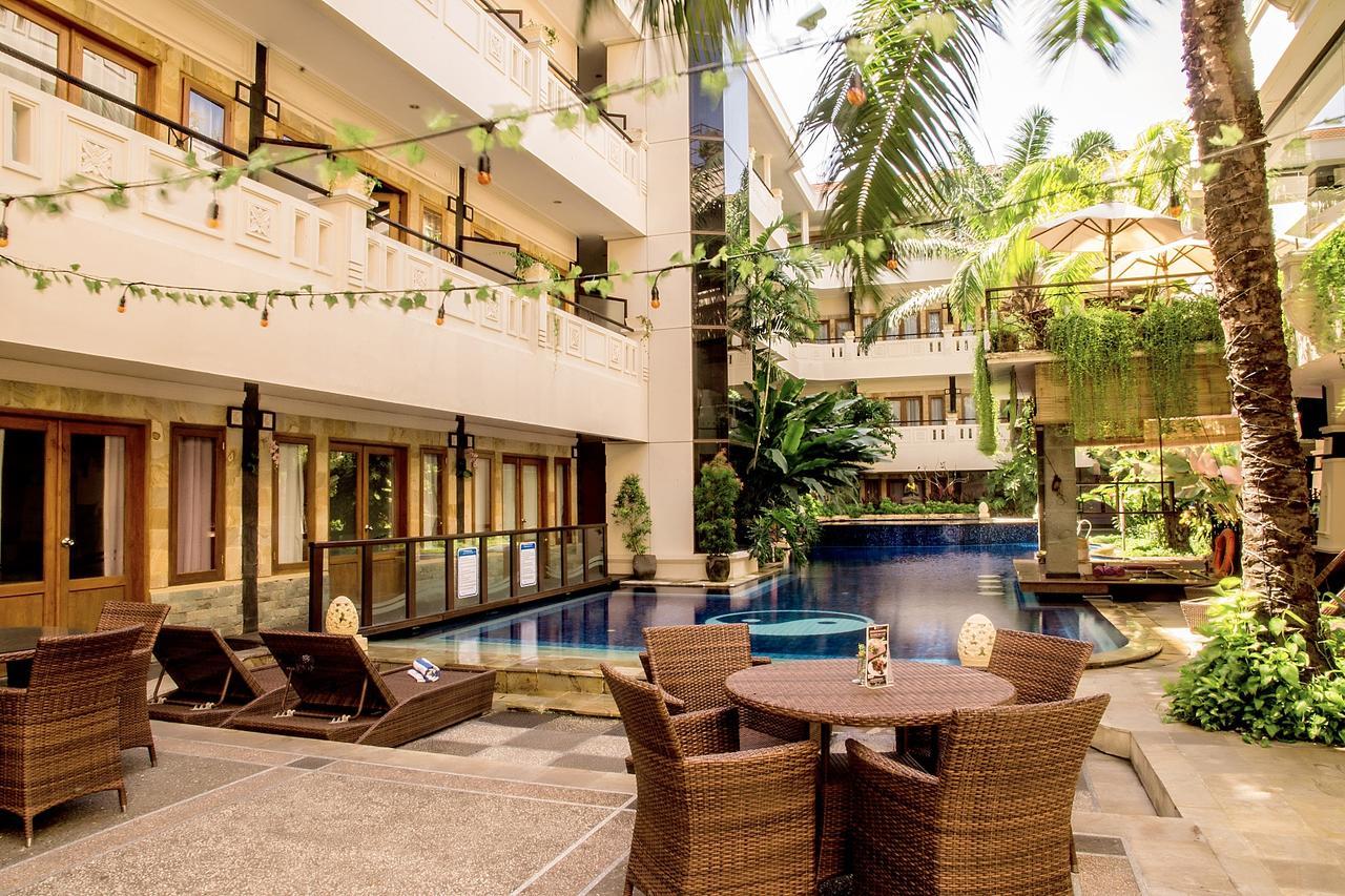 Famous Hotel Kuta Formerly Permata Kuta Hotel Exterior photo